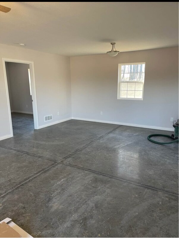 Building Photo - 17 Tracker Ln