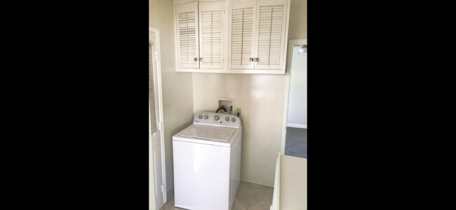 Foto del edificio - 9966 Glencrest Cir