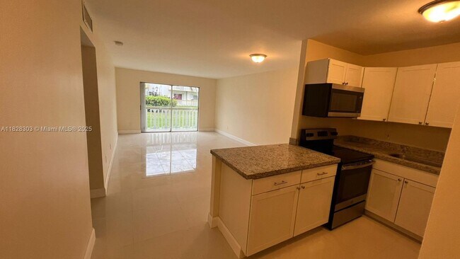 Foto del edificio - 15205 NE 6th Ave