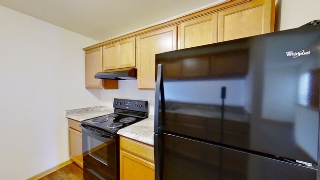 Building Photo - Condo Style Upper 2 Bedroom 1 Bathroom Apartment