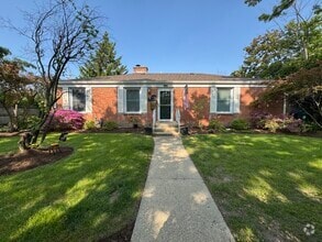 Building Photo - 600 Garfield Ave