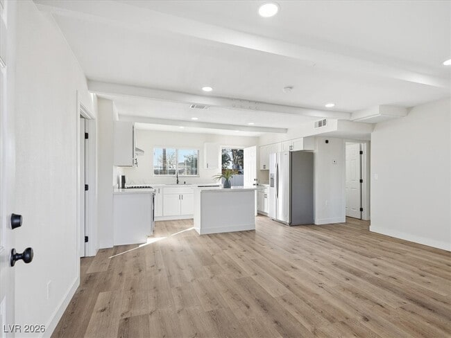 Building Photo - 604 Stanford St