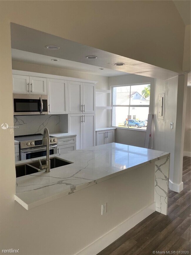 Foto del edificio - 4600 NW 97th Pl