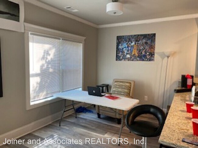 Foto del edificio - 3 br, 3 bath House - 185 Strickland Ave