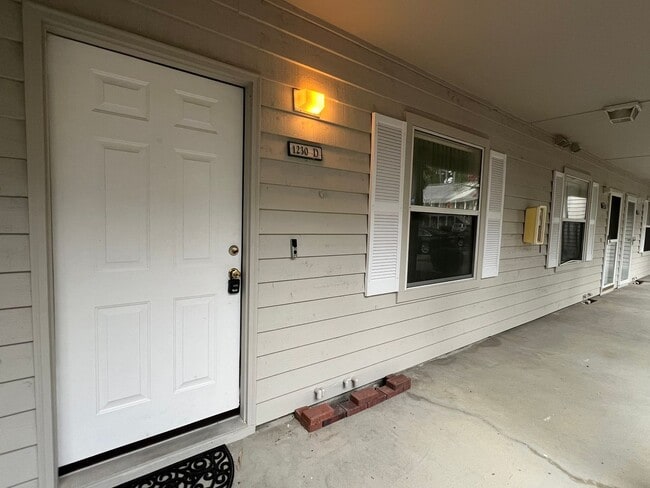 Building Photo - Myrtle Beach - 1 Bedroom / 1 Bath Condo