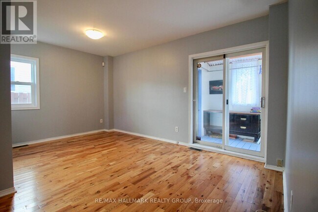 Building Photo - 255 Westhaven Crescent