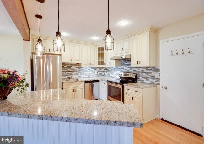 Building Photo - 2303 Glade Bank Way