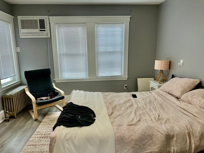 Building Photo - 156 Main St