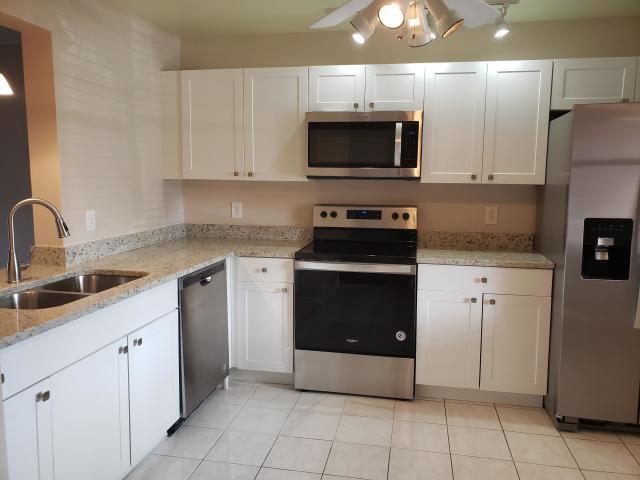 Building Photo - 1403 Lakeview Dr W