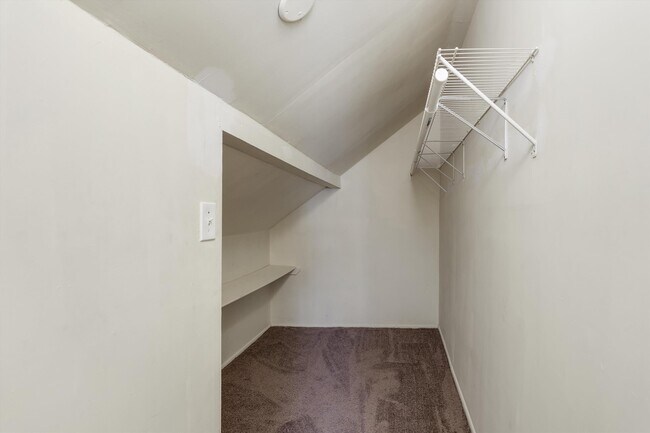 Foto del edificio - 19329 Stahelin Ave