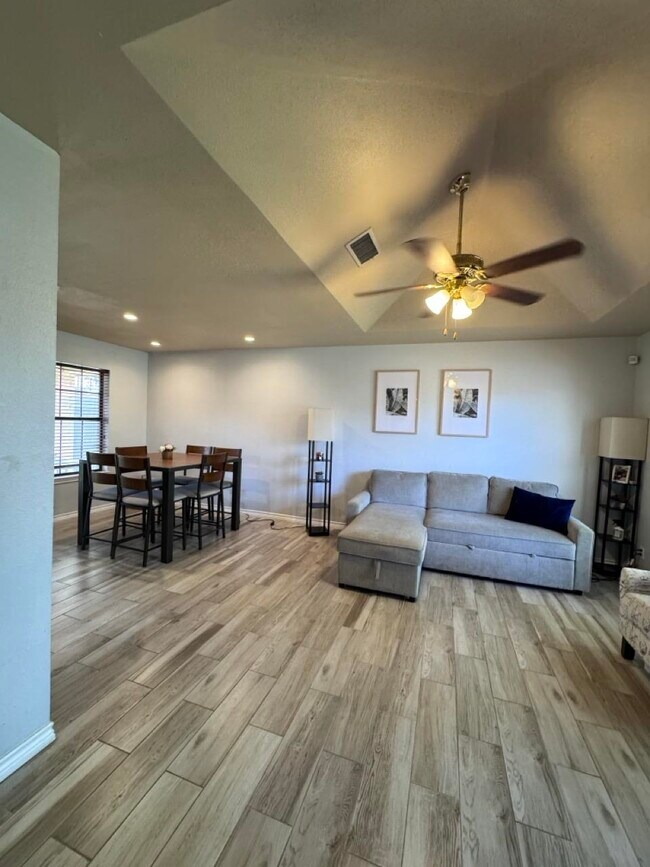 Building Photo - 1108 Topaz Trail