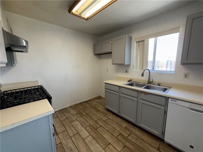 Building Photo - 807 Gemstone Ave