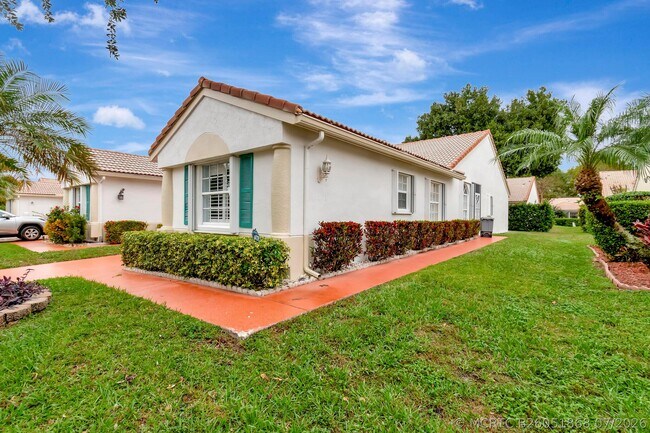 Building Photo - 6129 Heliconia Rd