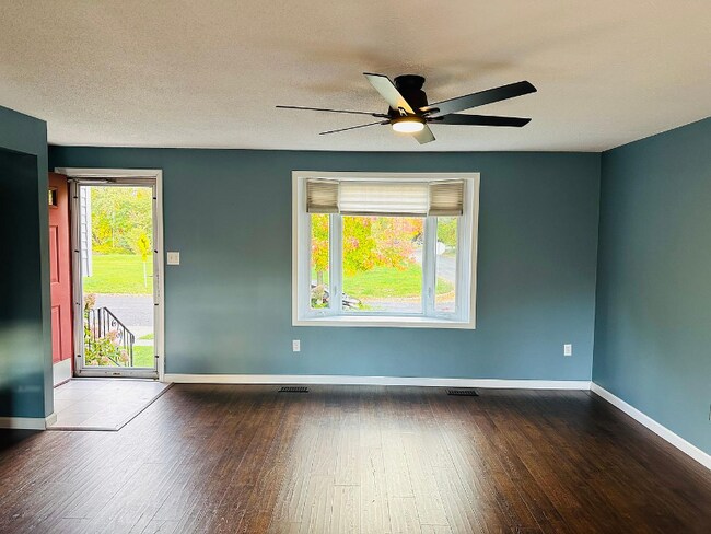 Building Photo - 266 Peppertree Dr