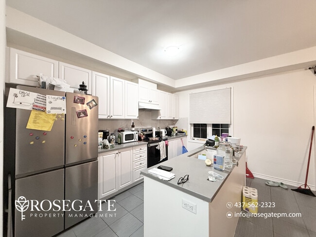 Building Photo - Spacious 3-Bedroom Freehold Townhouse with Garage & Backyard in Brampton