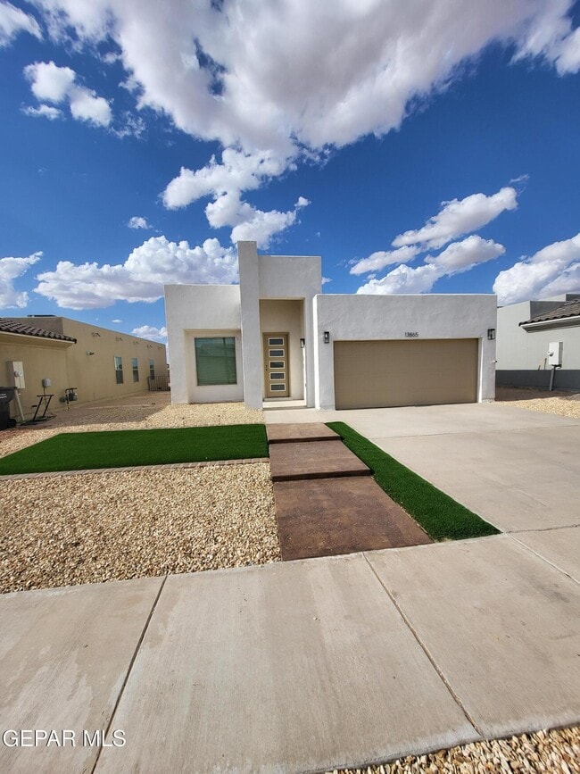 Building Photo - 13865 Lorenz Ave