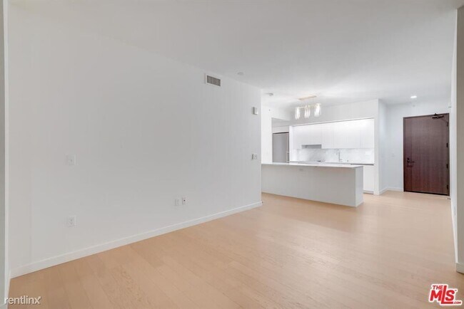 Building Photo - 2 br, 2 bath Condo - 1050 S Grand Ave Unit...