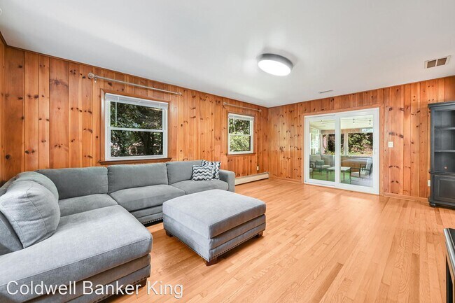 Building Photo - 3 br, 2 bath House - 1229 Chanteloup Drive