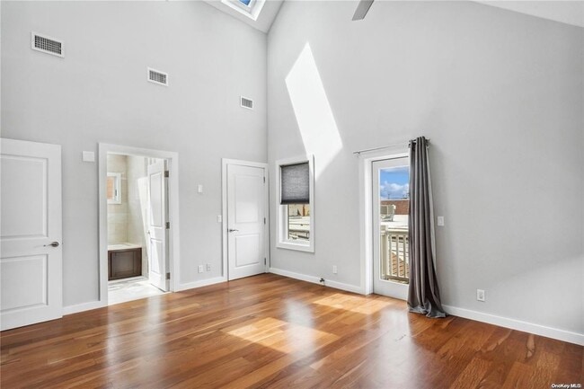 Foto del edificio - 225 E Walnut St
