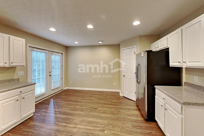 Building Photo - 308 Sam Cobb Pl