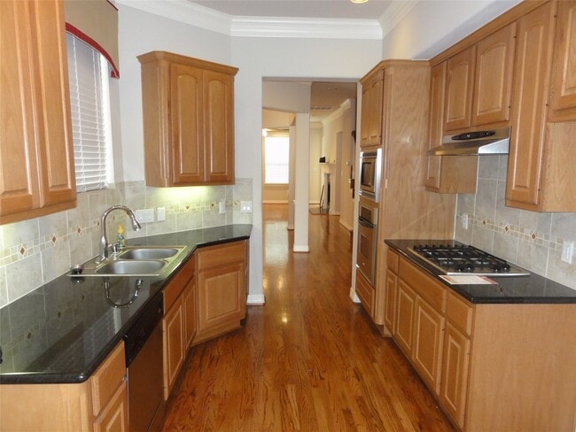 Foto del edificio - 3211 Holly Crossing Dr