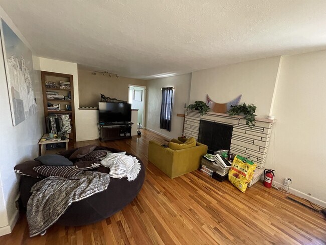 Foto del edificio - 2530 Blaine Ave