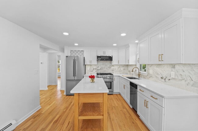 Building Photo - 116 Mary St