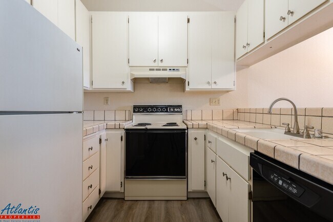 Building Photo - LVP Flooring | Balcony | W/D In Unit