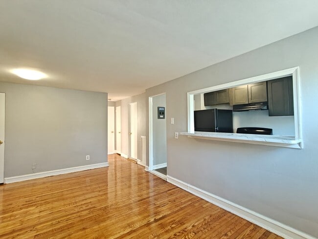 Foto del edificio - 6770 Blakemore St