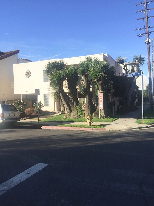 Primary Photo - 1603 Granville Ave