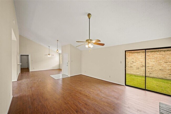 Building Photo - 3409 Meadway Dr