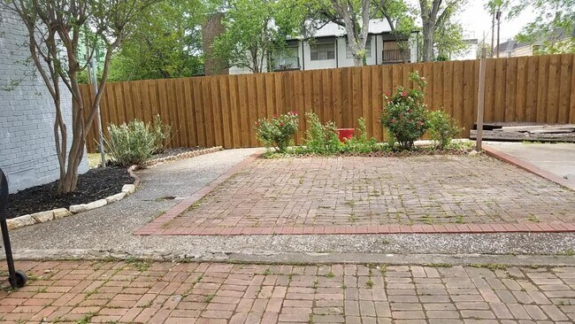 Photo - 2706 Reagan St Apartment