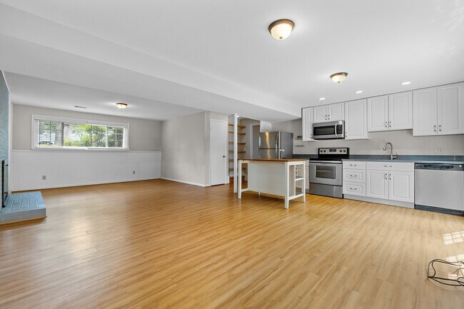 Foto del edificio - 212 Rollins Ave