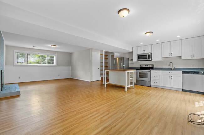 Building Photo - 212 Rollins Ave
