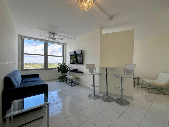 Building Photo - 2899 Collins Ave