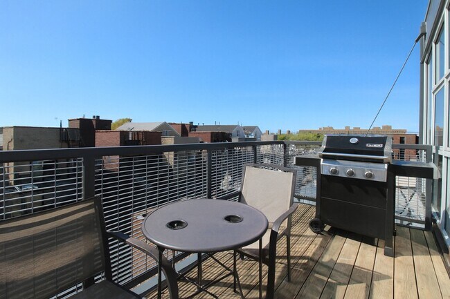 Foto del edificio - 1540 W Fullerton Ave