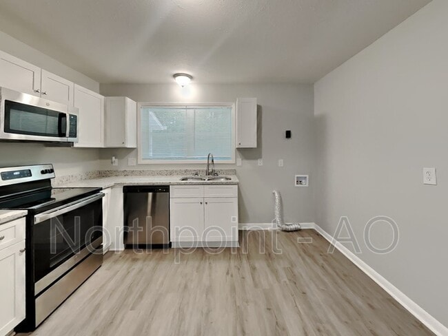 Building Photo - 1542 Flicker Rd