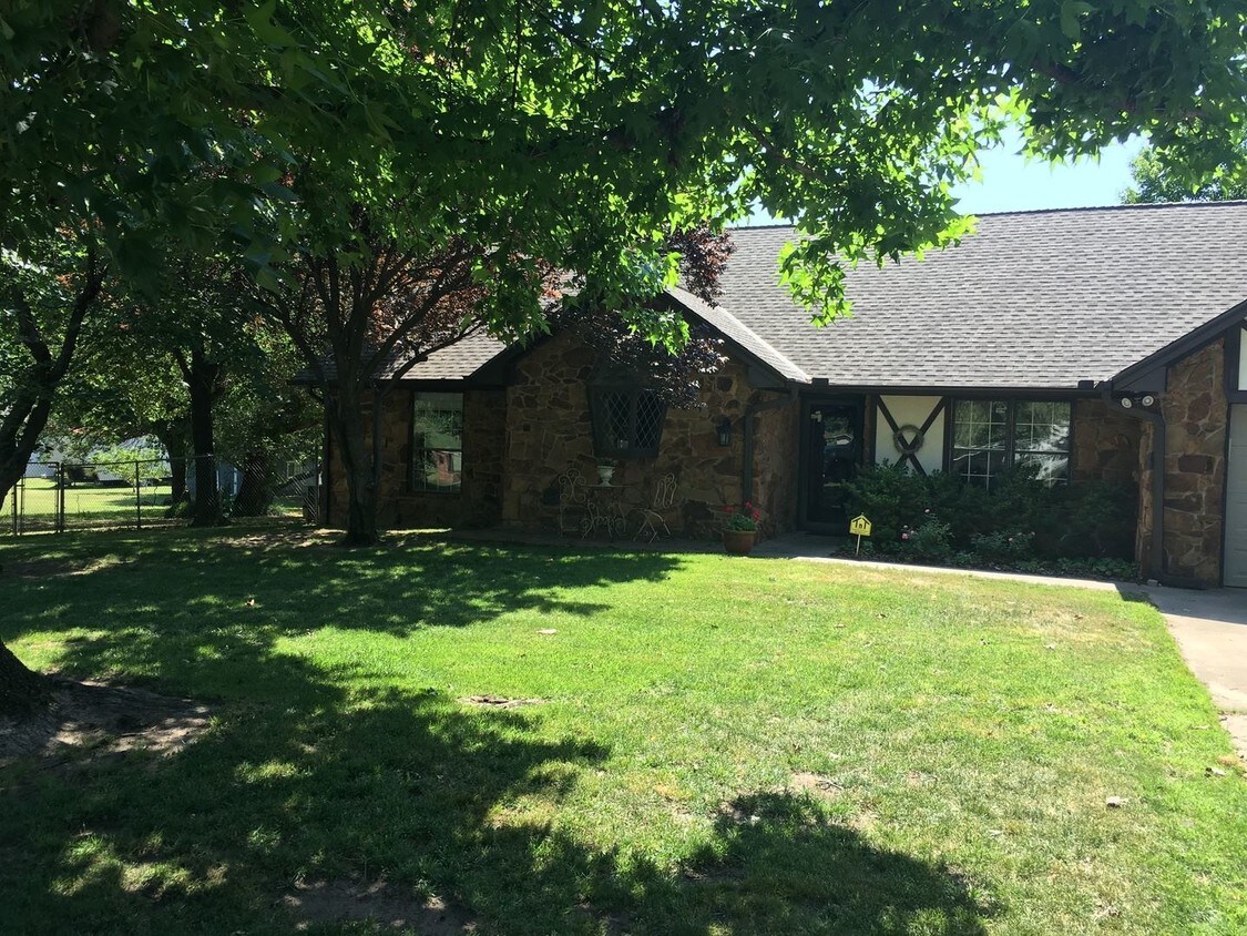 Foto principal - 1913 Sandy Ln