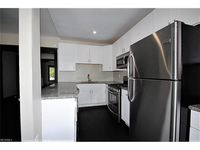 Building Photo - 1374 Cove Ave