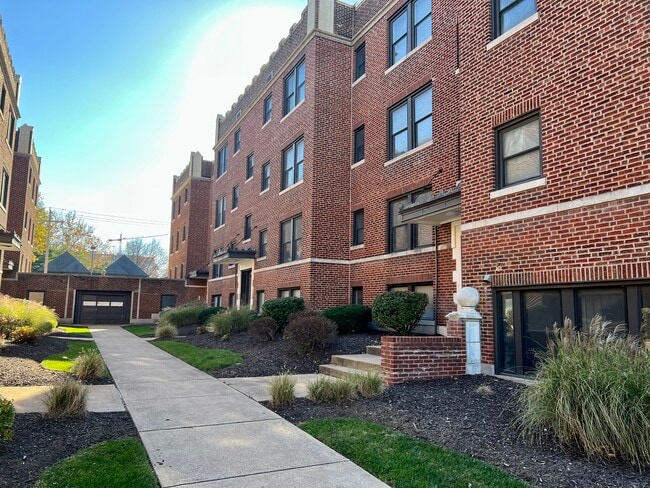 Building Photo - 4368 Lindell Blvd - Philip H. Barron Realty