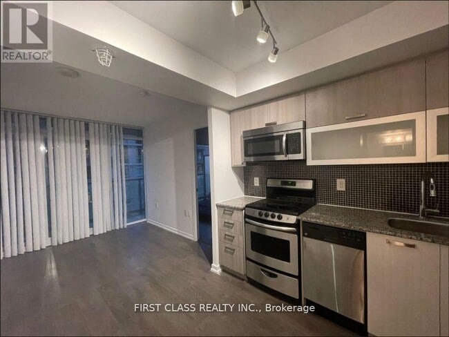 Building Photo - 36-LPH136 Lisgar St