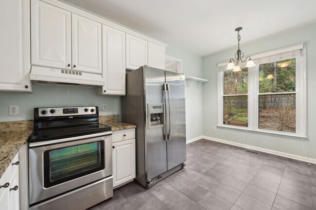Foto del edificio - Pet friendly, 3 bedroom home with bonus room and fenced yard in Woodlake!