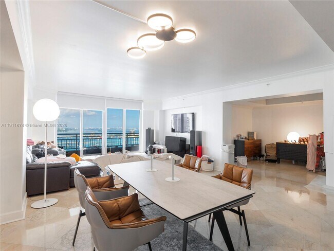 Building Photo - 848 Brickell Key Dr