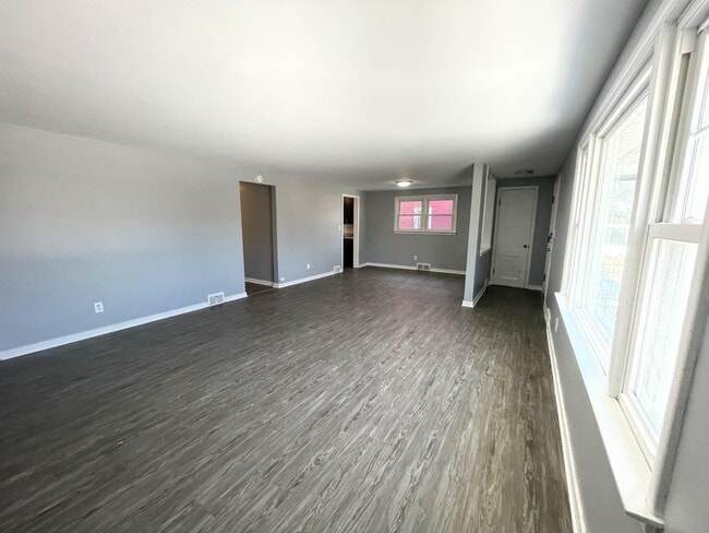 Building Photo - 405 Grover Cleveland Hwy