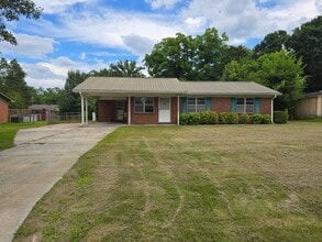 Building Photo - 10 Lindsey Dr NW