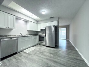 Building Photo - 1103 SE 46th Ln