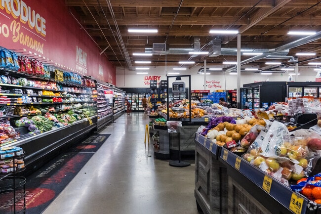 You will find many convenient, grocery stores in the Antioch neighborhood.