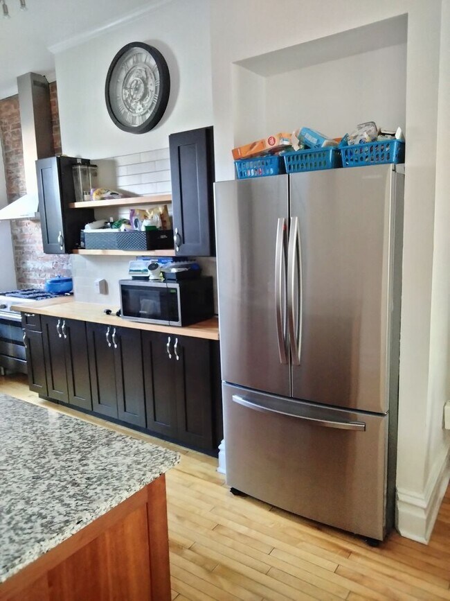 Building Photo - Exquisite 3 Bedroom Urban Retreat with Mod...