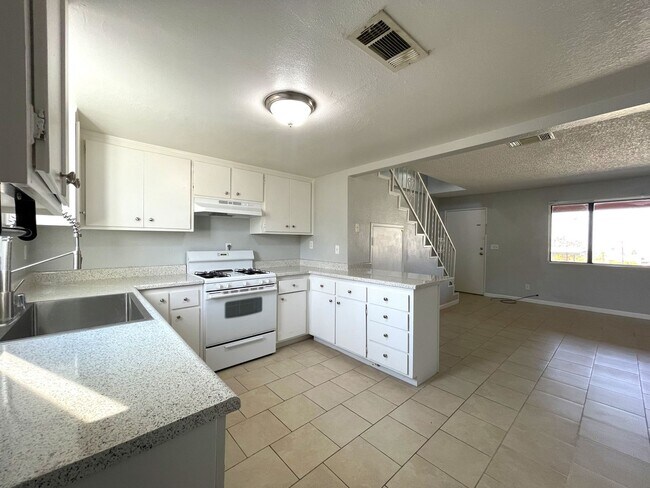 Foto del edificio - AVAILABLE NOW !! 2 Bed 2 Bath Two Story Apartment in Desert Hot Springs! MOVE IN SPECIAL ONE MONT...