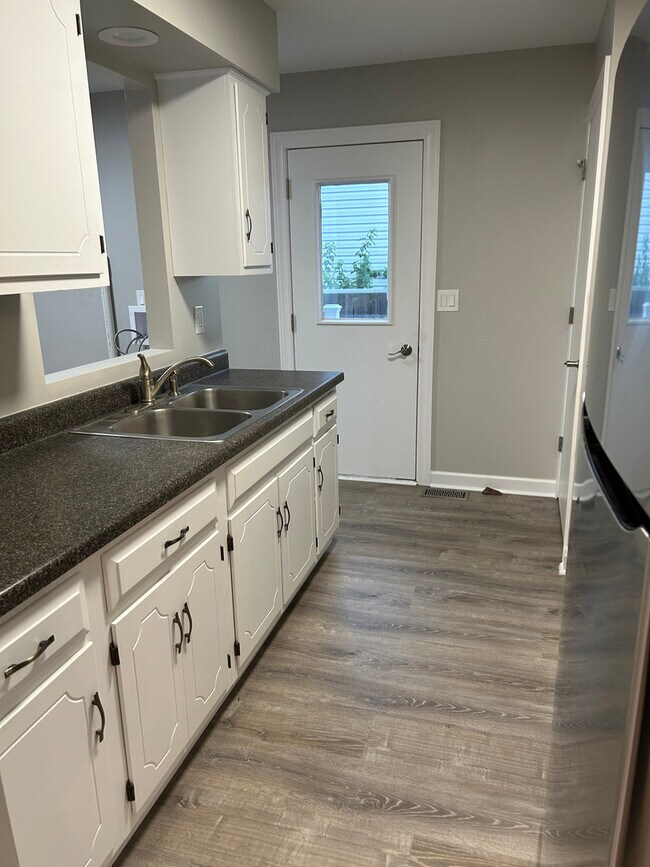 Building Photo - 1017 Britta Ln
